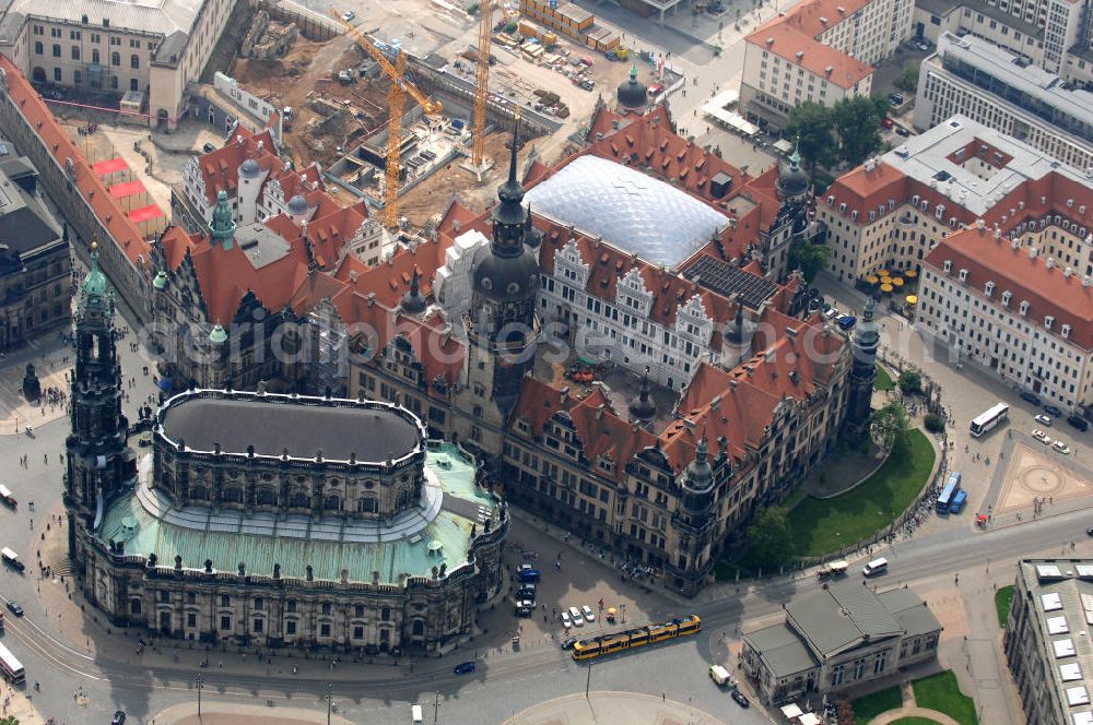 Aerial image Dresden - Blick auf das wiederhergestellte Dresdner Schloss , dem Residenzschloss der sächsischen Kurfürsten. Im Hintergrund die touristischen Besuchermagneten Hofkirche, Semperoper und Theaterplatz der sächsischen Metropole. View of the restored Royal Palace, the residence of the Saxon Elector. In the background the tourist attractions for visitors Court Church, Semper Opera and theater space of the Saxon capital.