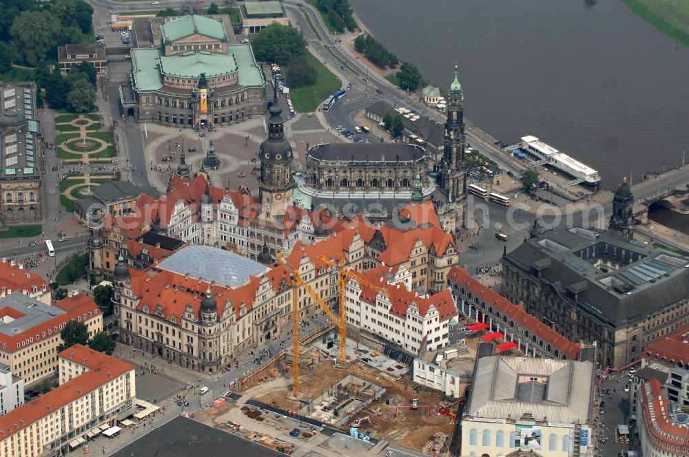 Dresden from the bird's eye view: Blick auf das wiederhergestellte Dresdner Schloss , dem Residenzschloss der sächsischen Kurfürsten. Im Hintergrund die touristischen Besuchermagneten Hofkirche, Semperoper und Theaterplatz der sächsischen Metropole. View of the restored Royal Palace, the residence of the Saxon Elector. In the background the tourist attractions for visitors Court Church, Semper Opera and theater space of the Saxon capital.