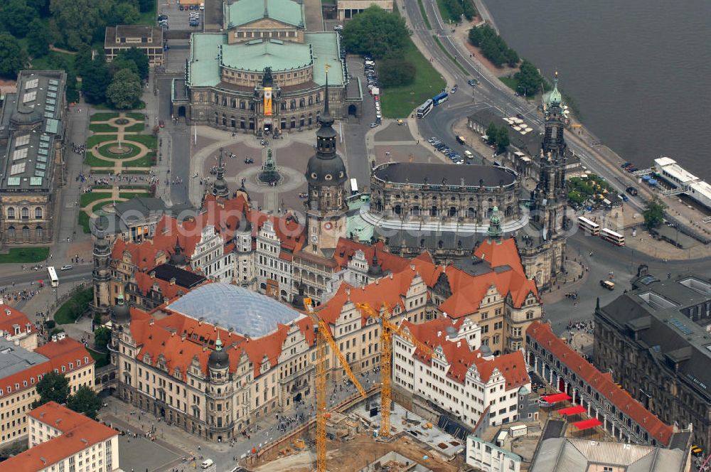 Aerial image Dresden - Blick auf das wiederhergestellte Dresdner Schloss , dem Residenzschloss der sächsischen Kurfürsten. Im Hintergrund die touristischen Besuchermagneten Hofkirche, Semperoper und Theaterplatz der sächsischen Metropole. View of the restored Royal Palace, the residence of the Saxon Elector. In the background the tourist attractions for visitors Court Church, Semper Opera and theater space of the Saxon capital.