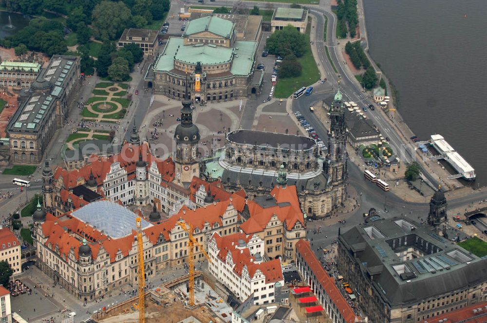 Dresden from above - Blick auf das wiederhergestellte Dresdner Schloss , dem Residenzschloss der sächsischen Kurfürsten. Im Hintergrund die touristischen Besuchermagneten Hofkirche, Semperoper und Theaterplatz der sächsischen Metropole. View of the restored Royal Palace, the residence of the Saxon Elector. In the background the tourist attractions for visitors Court Church, Semper Opera and theater space of the Saxon capital.