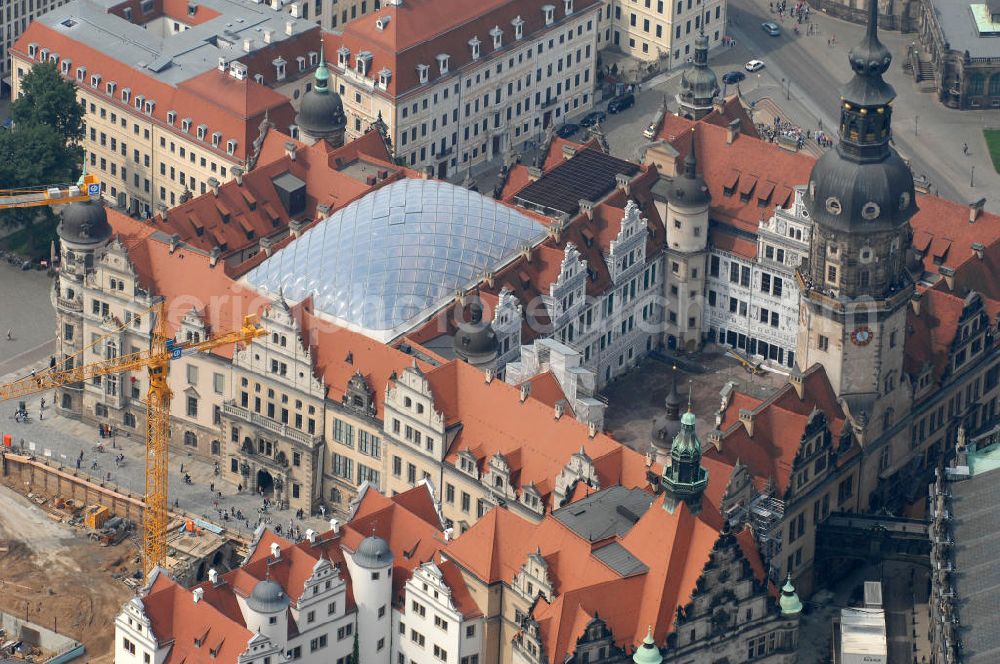 Dresden from the bird's eye view: Blick auf das wiederhergestellte Dresdner Schloss , dem Residenzschloss der sächsischen Kurfürsten. Im Hintergrund die touristischen Besuchermagneten Hofkirche, Semperoper und Theaterplatz der sächsischen Metropole. View of the restored Royal Palace, the residence of the Saxon Elector. In the background the tourist attractions for visitors Court Church, Semper Opera and theater space of the Saxon capital.