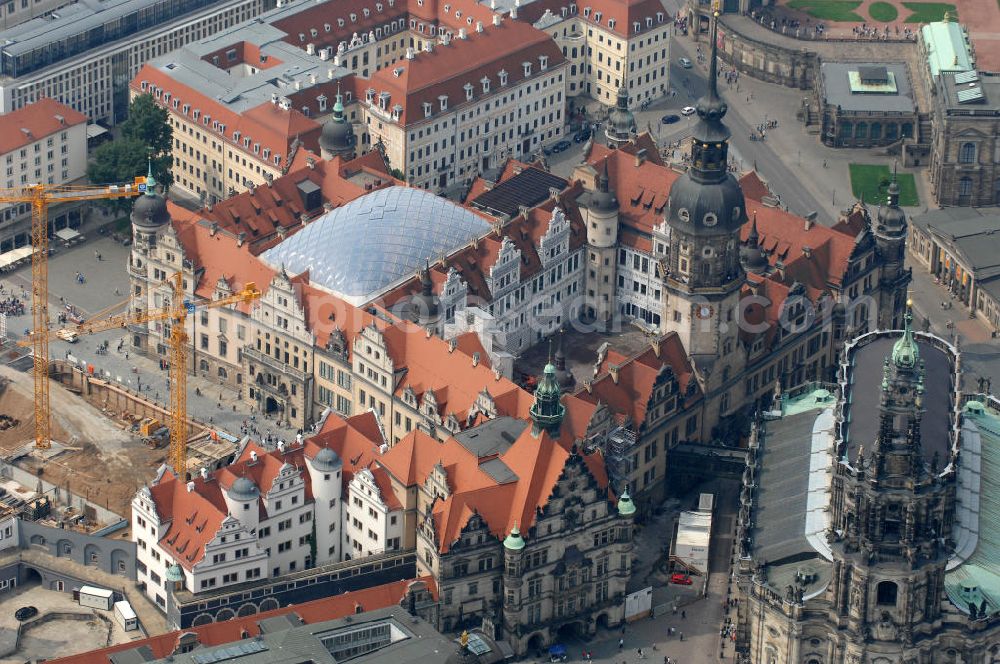 Aerial image Dresden - Blick auf das wiederhergestellte Dresdner Schloss , dem Residenzschloss der sächsischen Kurfürsten. Im Hintergrund die touristischen Besuchermagneten Hofkirche, Semperoper und Theaterplatz der sächsischen Metropole. View of the restored Royal Palace, the residence of the Saxon Elector. In the background the tourist attractions for visitors Court Church, Semper Opera and theater space of the Saxon capital.