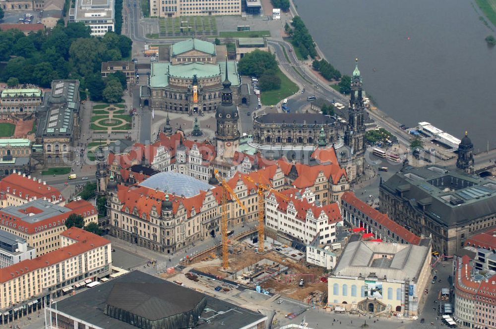 Aerial photograph Dresden - Blick auf das wiederhergestellte Dresdner Schloss , dem Residenzschloss der sächsischen Kurfürsten. Im Hintergrund die touristischen Besuchermagneten Hofkirche, Semperoper und Theaterplatz der sächsischen Metropole. View of the restored Royal Palace, the residence of the Saxon Elector. In the background the tourist attractions for visitors Court Church, Semper Opera and theater space of the Saxon capital.