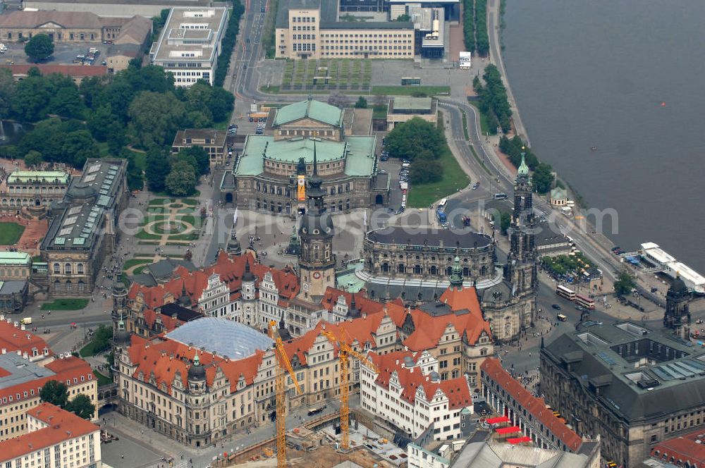 Dresden from above - Blick auf das wiederhergestellte Dresdner Schloss , dem Residenzschloss der sächsischen Kurfürsten. Im Hintergrund die touristischen Besuchermagneten Hofkirche, Semperoper und Theaterplatz der sächsischen Metropole. View of the restored Royal Palace, the residence of the Saxon Elector. In the background the tourist attractions for visitors Court Church, Semper Opera and theater space of the Saxon capital.