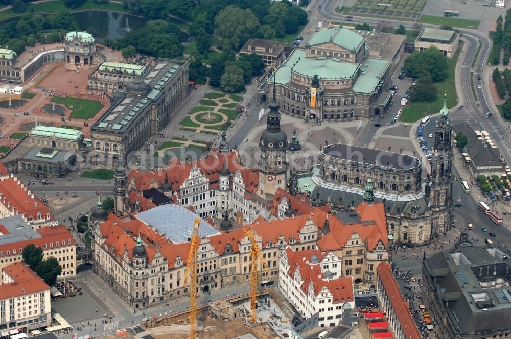 Dresden from the bird's eye view: Blick auf das wiederhergestellte Dresdner Schloss , dem Residenzschloss der sächsischen Kurfürsten. Im Hintergrund die touristischen Besuchermagneten Hofkirche, Semperoper und Theaterplatz der sächsischen Metropole. View of the restored Royal Palace, the residence of the Saxon Elector. In the background the tourist attractions for visitors Court Church, Semper Opera and theater space of the Saxon capital.