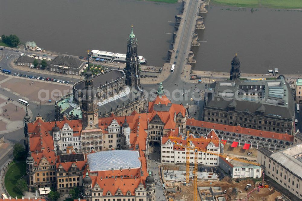 Aerial photograph Dresden - Blick auf das wiederhergestellte Dresdner Schloss , dem Residenzschloss der sächsischen Kurfürsten. Im Hintergrund die touristischen Besuchermagneten Hofkirche, Semperoper und Theaterplatz der sächsischen Metropole. View of the restored Royal Palace, the residence of the Saxon Elector. In the background the tourist attractions for visitors Court Church, Semper Opera and theater space of the Saxon capital.