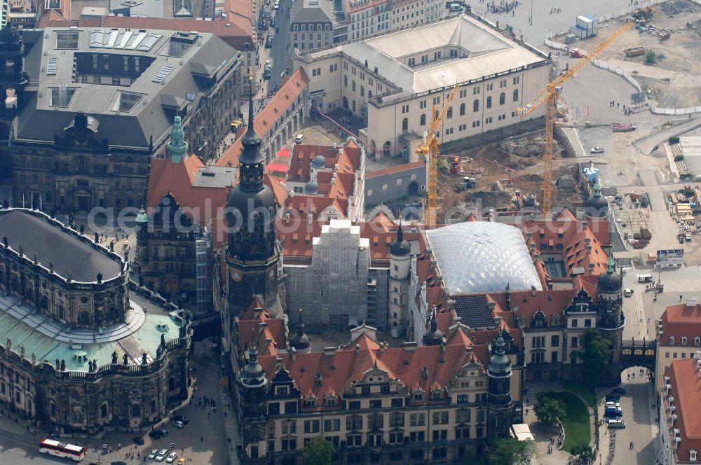 Aerial image Dresden - Blick auf das wiederhergestellte Dresdner Schloss , dem Residenzschloss der sächsischen Kurfürsten. Im Hintergrund die touristischen Besuchermagneten Hofkirche, Semperoper und Theaterplatz der sächsischen Metropole. View of the restored Royal Palace, the residence of the Saxon Elector. In the background the tourist attractions for visitors Court Church, Semper Opera and theater space of the Saxon capital.