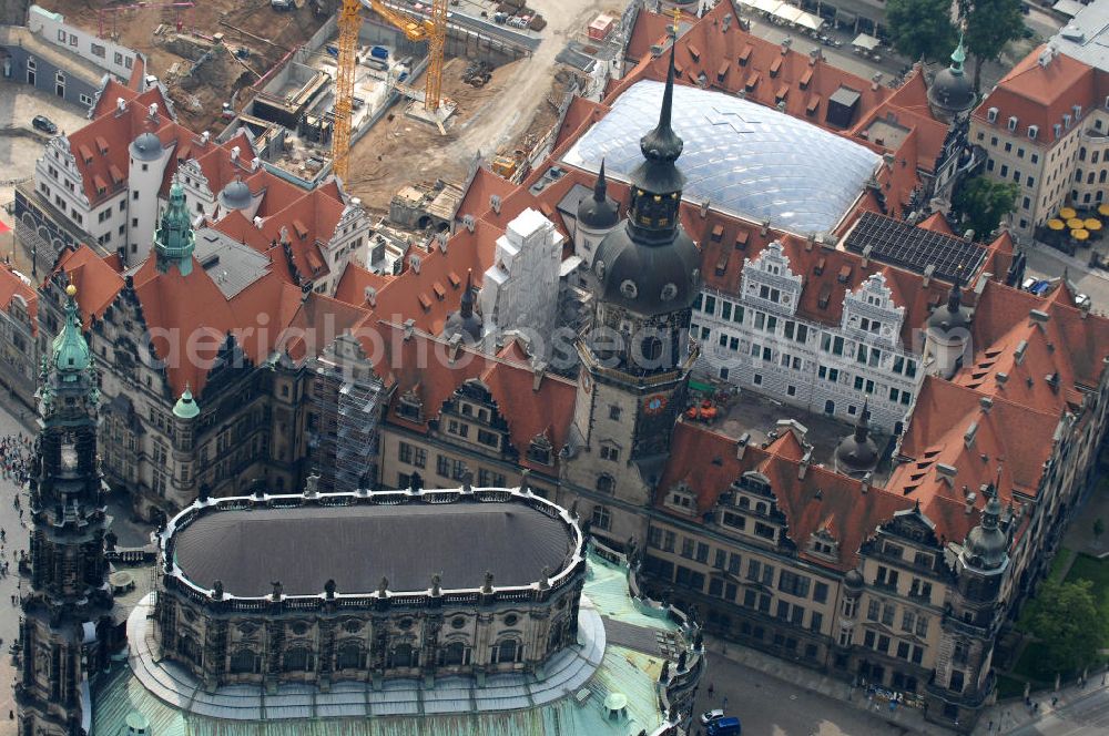 Dresden from above - Blick auf das wiederhergestellte Dresdner Schloss , dem Residenzschloss der sächsischen Kurfürsten. Im Bild die touristischen Besuchermagneten Hofkirche und Theaterplatz der sächsischen Metropole. View of the restored Royal Palace, the residence of the Saxon Elector. In the background the tourist attractions for visitors Court Church, Semper Opera and theater space of the Saxon capital.