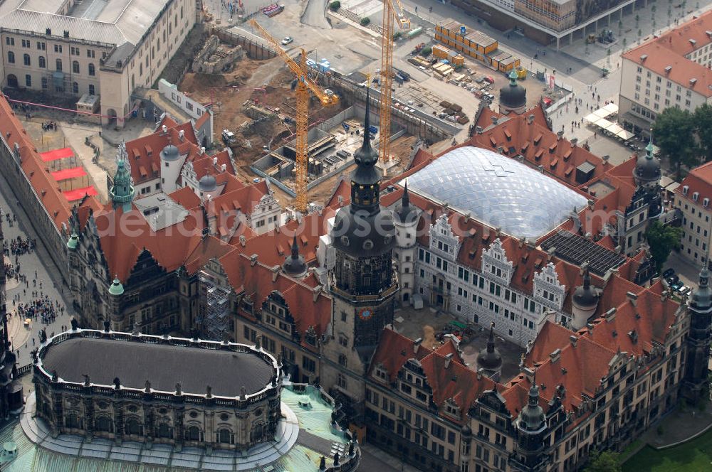 Dresden from the bird's eye view: Blick auf das wiederhergestellte Dresdner Schloss , dem Residenzschloss der sächsischen Kurfürsten. Im Bild die touristischen Besuchermagneten Hofkirche und Theaterplatz der sächsischen Metropole. View of the restored Royal Palace, the residence of the Saxon Elector. In the background the tourist attractions for visitors Court Church, Semper Opera and theater space of the Saxon capital.