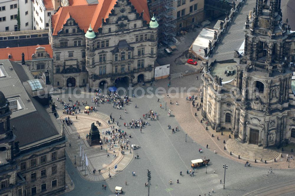 Dresden from above - Blick auf das wiederhergestellte Dresdner Schloss , dem Residenzschloss der sächsischen Kurfürsten. Im Bild die touristischen Besuchermagneten Hofkirche und Theaterplatz der sächsischen Metropole. View of the restored Royal Palace, the residence of the Saxon Elector. In the background the tourist attractions for visitors Court Church, Semper Opera and theater space of the Saxon capital.