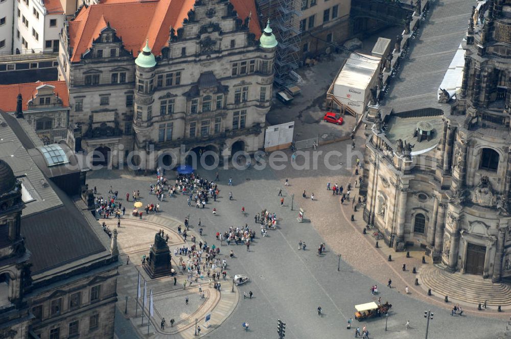 Dresden from the bird's eye view: Blick auf das wiederhergestellte Dresdner Schloss , dem Residenzschloss der sächsischen Kurfürsten. Im Bild die touristischen Besuchermagneten Hofkirche und Theaterplatz der sächsischen Metropole. View of the restored Royal Palace, the residence of the Saxon Elector. In the background the tourist attractions for visitors Court Church, Semper Opera and theater space of the Saxon capital.