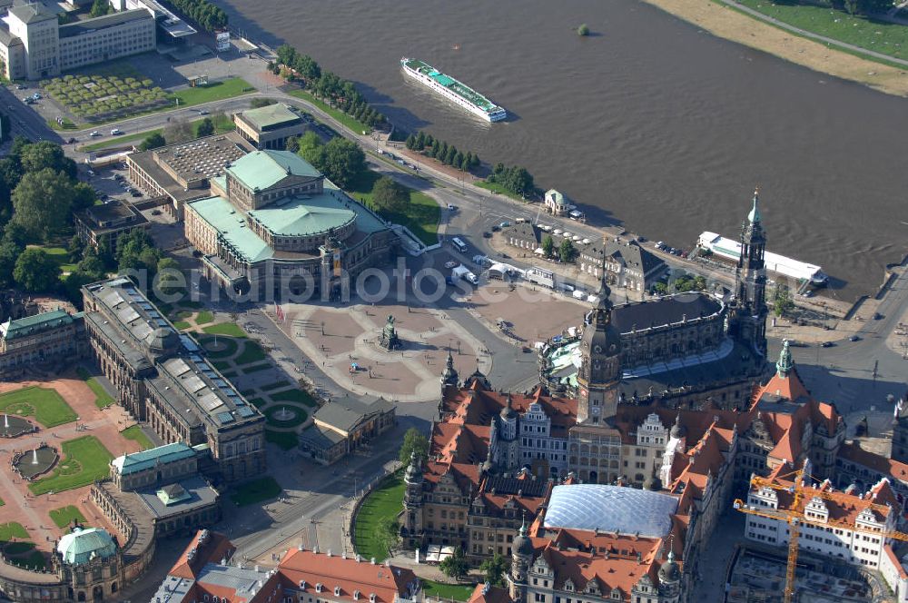 Dresden from the bird's eye view: Blick auf das wiederhergestellte Dresdner Schloss , dem Residenzschloss der sächsischen Kurfürsten. Im Hintergrund die touristischen Besuchermagneten Hofkirche, Semperoper und Theaterplatz der sächsischen Metropole. View of the restored Royal Palace, the residence of the Saxon Elector. In the background the tourist attractions for visitors Court Church, Semper Opera and theater space of the Saxon capital.