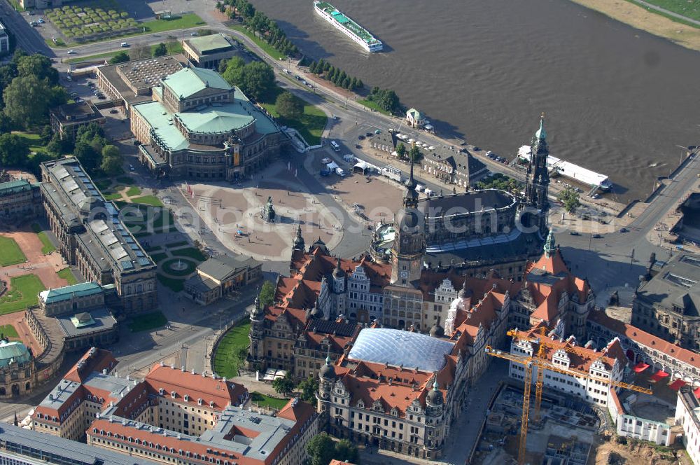 Aerial image Dresden - Blick auf das wiederhergestellte Dresdner Schloss , dem Residenzschloss der sächsischen Kurfürsten. Im Hintergrund die touristischen Besuchermagneten Hofkirche, Semperoper und Theaterplatz der sächsischen Metropole. View of the restored Royal Palace, the residence of the Saxon Elector. In the background the tourist attractions for visitors Court Church, Semper Opera and theater space of the Saxon capital.