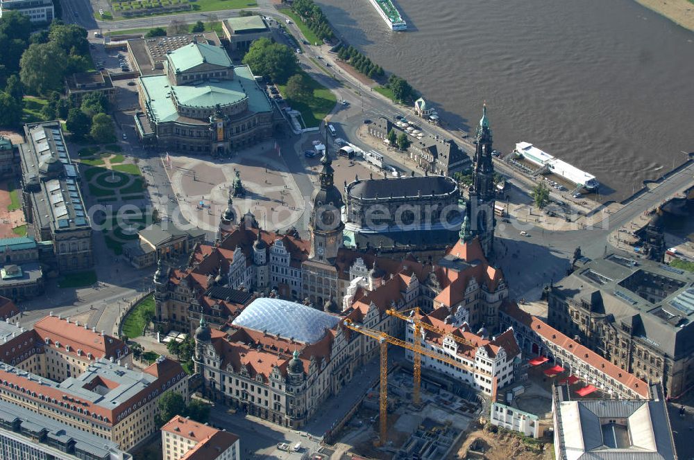 Dresden from above - Blick auf das wiederhergestellte Dresdner Schloss , dem Residenzschloss der sächsischen Kurfürsten. Im Hintergrund die touristischen Besuchermagneten Hofkirche, Semperoper und Theaterplatz der sächsischen Metropole. View of the restored Royal Palace, the residence of the Saxon Elector. In the background the tourist attractions for visitors Court Church, Semper Opera and theater space of the Saxon capital.