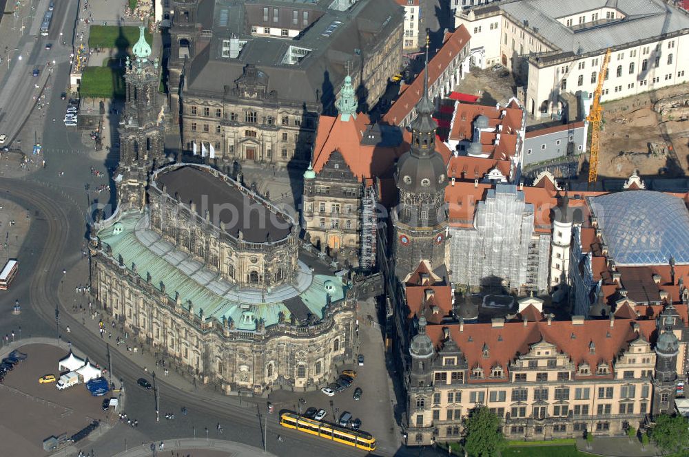 Aerial image Dresden - Blick auf das wiederhergestellte Dresdner Schloss , dem Residenzschloss der sächsischen Kurfürsten. Im Hintergrund die touristischen Besuchermagneten Hofkirche, Semperoper und Theaterplatz der sächsischen Metropole. View of the restored Royal Palace, the residence of the Saxon Elector. In the background the tourist attractions for visitors Court Church, Semper Opera and theater space of the Saxon capital.