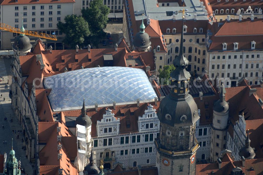 Aerial photograph Dresden - Blick auf das wiederhergestellte Dresdner Schloss , dem Residenzschloss der sächsischen Kurfürsten. Im Hintergrund die touristischen Besuchermagneten Hofkirche, Semperoper und Theaterplatz der sächsischen Metropole. View of the restored Royal Palace, the residence of the Saxon Elector. In the background the tourist attractions for visitors Court Church, Semper Opera and theater space of the Saxon capital.