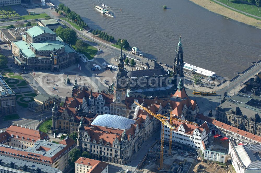 Dresden from the bird's eye view: Blick auf das wiederhergestellte Dresdner Schloss , dem Residenzschloss der sächsischen Kurfürsten. Im Hintergrund die touristischen Besuchermagneten Hofkirche, Semperoper und Theaterplatz der sächsischen Metropole. View of the restored Royal Palace, the residence of the Saxon Elector. In the background the tourist attractions for visitors Court Church, Semper Opera and theater space of the Saxon capital.