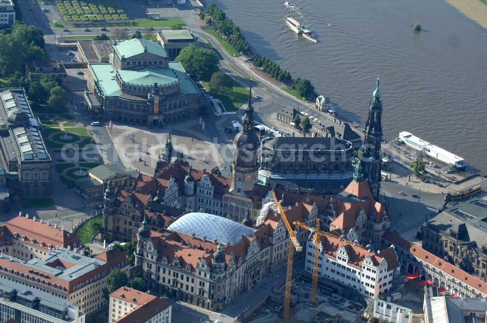 Aerial image Dresden - Blick auf das wiederhergestellte Dresdner Schloss , dem Residenzschloss der sächsischen Kurfürsten. Im Hintergrund die touristischen Besuchermagneten Hofkirche, Semperoper und Theaterplatz der sächsischen Metropole. View of the restored Royal Palace, the residence of the Saxon Elector. In the background the tourist attractions for visitors Court Church, Semper Opera and theater space of the Saxon capital.