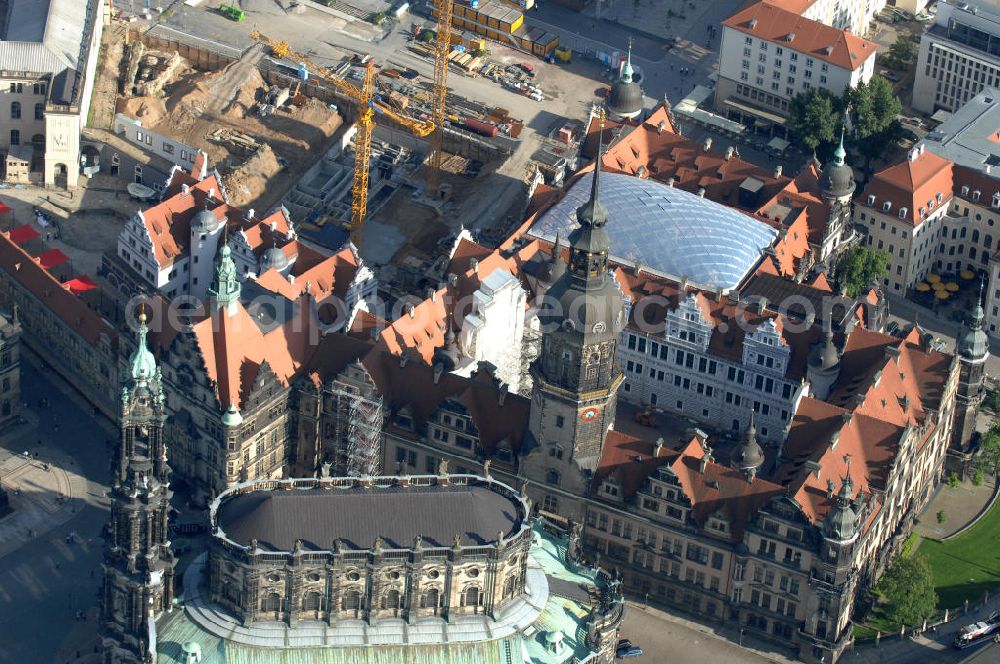 Aerial photograph Dresden - Blick auf das wiederhergestellte Dresdner Schloss , dem Residenzschloss der sächsischen Kurfürsten. Im Hintergrund die touristischen Besuchermagneten Hofkirche, Semperoper und Theaterplatz der sächsischen Metropole. View of the restored Royal Palace, the residence of the Saxon Elector. In the background the tourist attractions for visitors Court Church, Semper Opera and theater space of the Saxon capital.