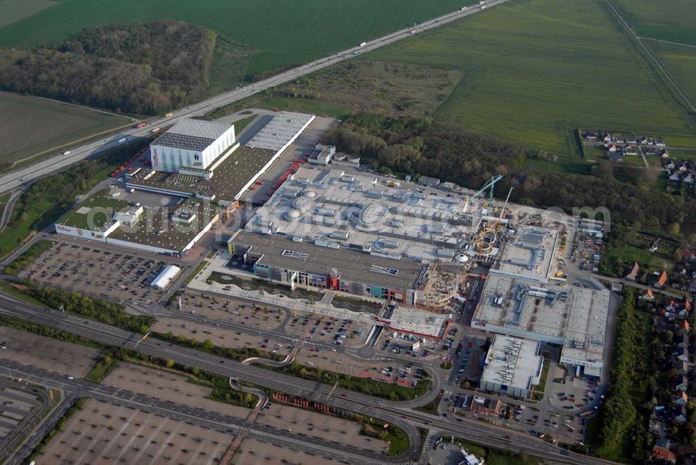 Aerial photograph Günthersdorf / Sachsen-Anhalt - Dritter Bauabschnitt von nova eventis in Leipzig an der A9 am Autobahnanschluß Leipzig-West. Hier entstehen rund 200 Fachgeschäfte auf ca. 76.000 Quadratmeter Fläche. Ein 170 MIO Euro Projekt der ECE Projektmanagement GmbH Hamburg.