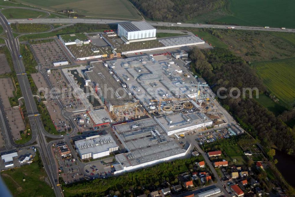 Günthersdorf / Sachsen-Anhalt from above - Dritter Bauabschnitt von nova eventis in Leipzig an der A9 am Autobahnanschluß Leipzig-West. Hier entstehen rund 200 Fachgeschäfte auf ca. 76.000 Quadratmeter Fläche. Ein 170 MIO Euro Projekt der ECE Projektmanagement GmbH Hamburg.