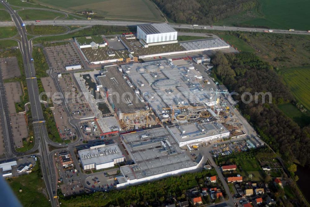 Günthersdorf / Sachsen-Anhalt from the bird's eye view: Dritter Bauabschnitt von nova eventis in Leipzig an der A9 am Autobahnanschluß Leipzig-West. Hier entstehen rund 200 Fachgeschäfte auf ca. 76.000 Quadratmeter Fläche. Ein 170 MIO Euro Projekt der ECE Projektmanagement GmbH Hamburg.