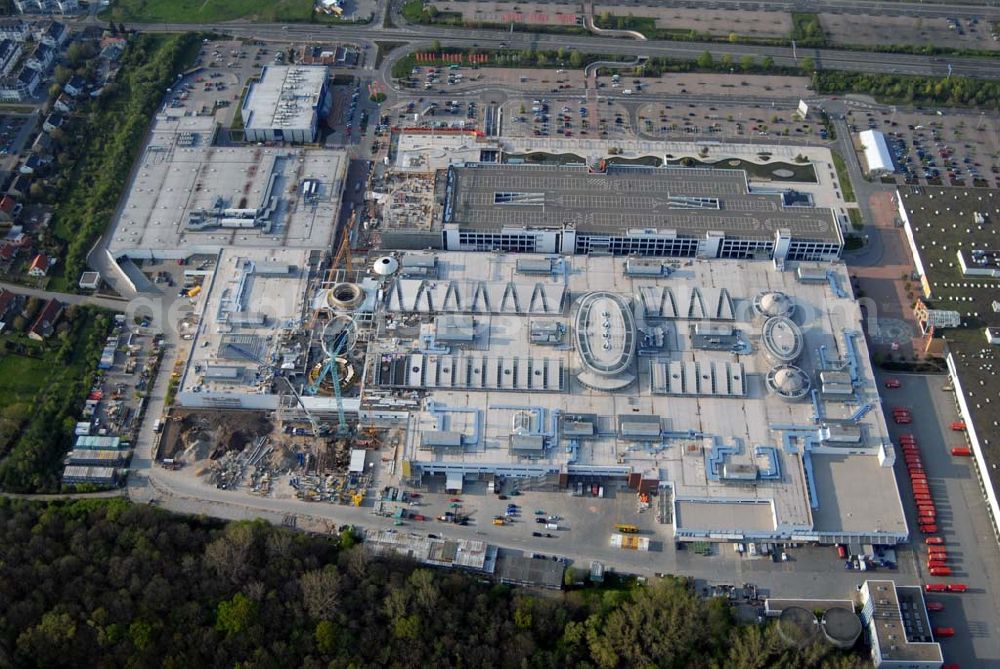 Günthersdorf / Sachsen-Anhalt from above - Dritter Bauabschnitt von nova eventis in Leipzig an der A9 am Autobahnanschluß Leipzig-West. Hier entstehen rund 200 Fachgeschäfte auf ca. 76.000 Quadratmeter Fläche. Ein 170 MIO Euro Projekt der ECE Projektmanagement GmbH Hamburg.