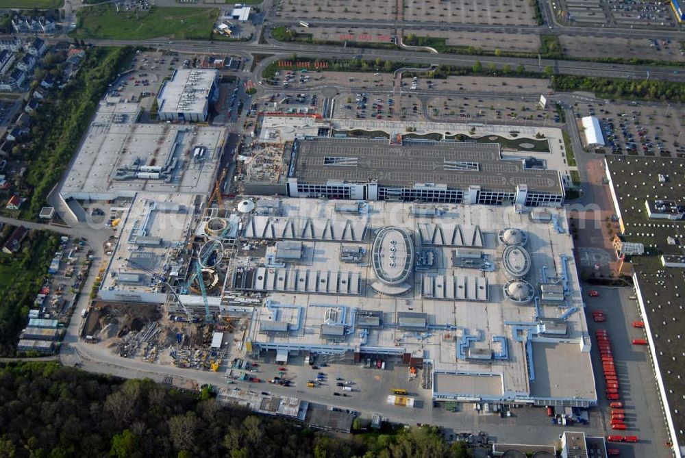 Günthersdorf / Sachsen-Anhalt from the bird's eye view: Dritter Bauabschnitt von nova eventis in Leipzig an der A9 am Autobahnanschluß Leipzig-West. Hier entstehen rund 200 Fachgeschäfte auf ca. 76.000 Quadratmeter Fläche. Ein 170 MIO Euro Projekt der ECE Projektmanagement GmbH Hamburg.