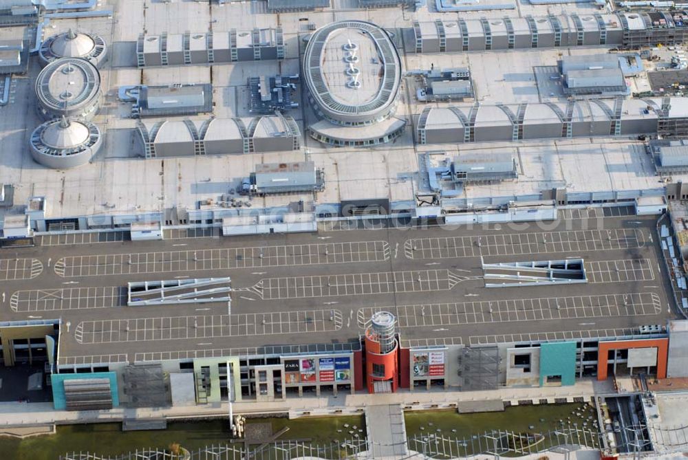 Günthersdorf / Sachsen-Anhalt from above - Dritter Bauabschnitt von nova eventis in Leipzig an der A9 am Autobahnanschluß Leipzig-West. Hier entstehen rund 200 Fachgeschäfte auf ca. 76.000 Quadratmeter Fläche. Ein 170 MIO Euro Projekt der ECE Projektmanagement GmbH Hamburg.