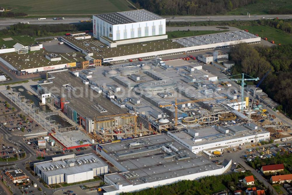 Günthersdorf / Sachsen-Anhalt from the bird's eye view: Dritter Bauabschnitt von nova eventis in Leipzig an der A9 am Autobahnanschluß Leipzig-West. Hier entstehen rund 200 Fachgeschäfte auf ca. 76.000 Quadratmeter Fläche. Ein 170 MIO Euro Projekt der ECE Projektmanagement GmbH Hamburg.