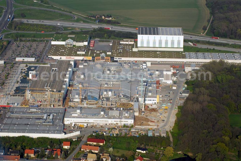 Günthersdorf / Sachsen-Anhalt from above - Dritter Bauabschnitt von nova eventis in Leipzig an der A9 am Autobahnanschluß Leipzig-West. Hier entstehen rund 200 Fachgeschäfte auf ca. 76.000 Quadratmeter Fläche. Ein 170 MIO Euro Projekt der ECE Projektmanagement GmbH Hamburg.