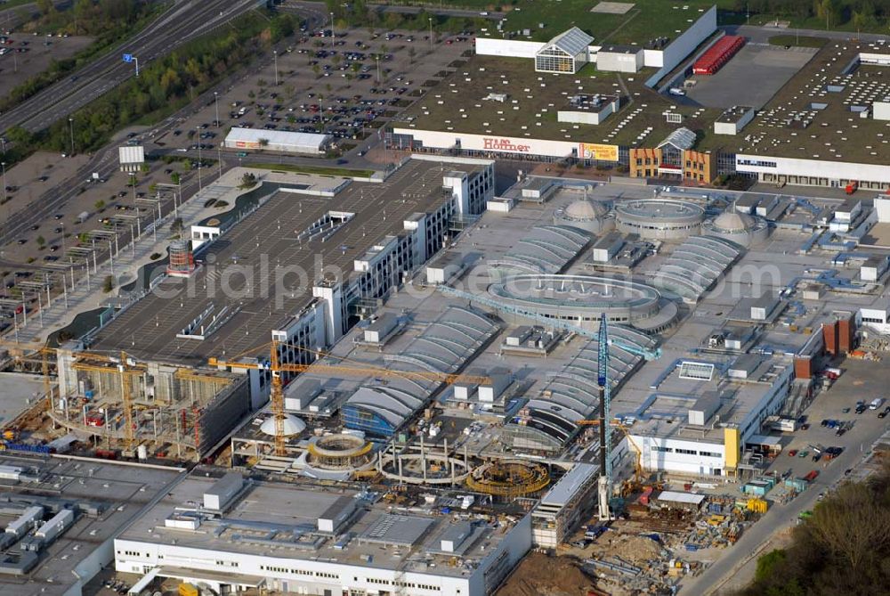 Aerial photograph Günthersdorf / Sachsen-Anhalt - Dritter Bauabschnitt von nova eventis in Leipzig an der A9 am Autobahnanschluß Leipzig-West. Hier entstehen rund 200 Fachgeschäfte auf ca. 76.000 Quadratmeter Fläche. Ein 170 MIO Euro Projekt der ECE Projektmanagement GmbH Hamburg.