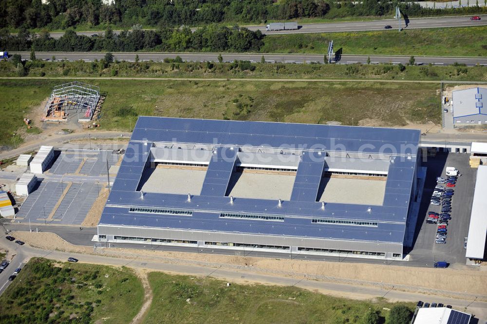 Aerial image Rüsselsheim - Druckzentrum Rhein-Main GmbH & Co.KG im Gewerbepark / Business Park Blauer See am Verkehrsknotenpunkt Rüsselsheimer Dreieck im Rhein-Main-Gebiet. Das Büro- und Dienstleistungszentrum ist ein Projekt der HVB Immobilien AG. The industrial park Blauer See in the Rhine-Main region.