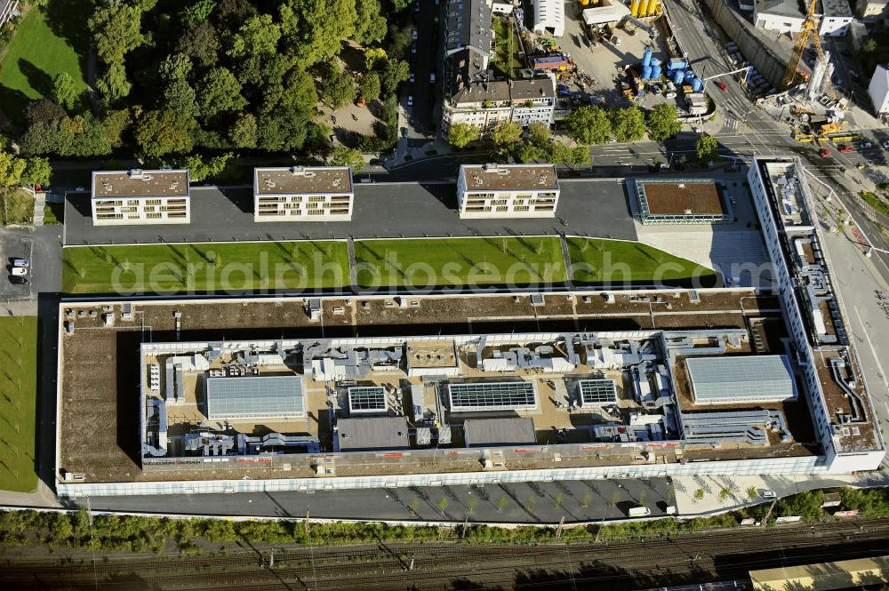 Düsseldorf from above - Blick auf die Düsseldorf Arcaden im Stadtteil Unterbilk. Auf dem Gelände eines ehemaligen Güterbahnhofs entstand durch die mfi management Gruppe ein Einkaufs- und Erlebniszentrum mit Einzelhandelsflächen für rund 120 Ladenlokale, Gastronomie, diverse Dienstleistungen und ein Schwimmbad. View of the Dusseldorf Arcaden in the district of Unterbilk. On the site of a former goods station a shopping and entertainment center was built with retail space for some 120 shops, restaurants, various services and a public swimming pool.