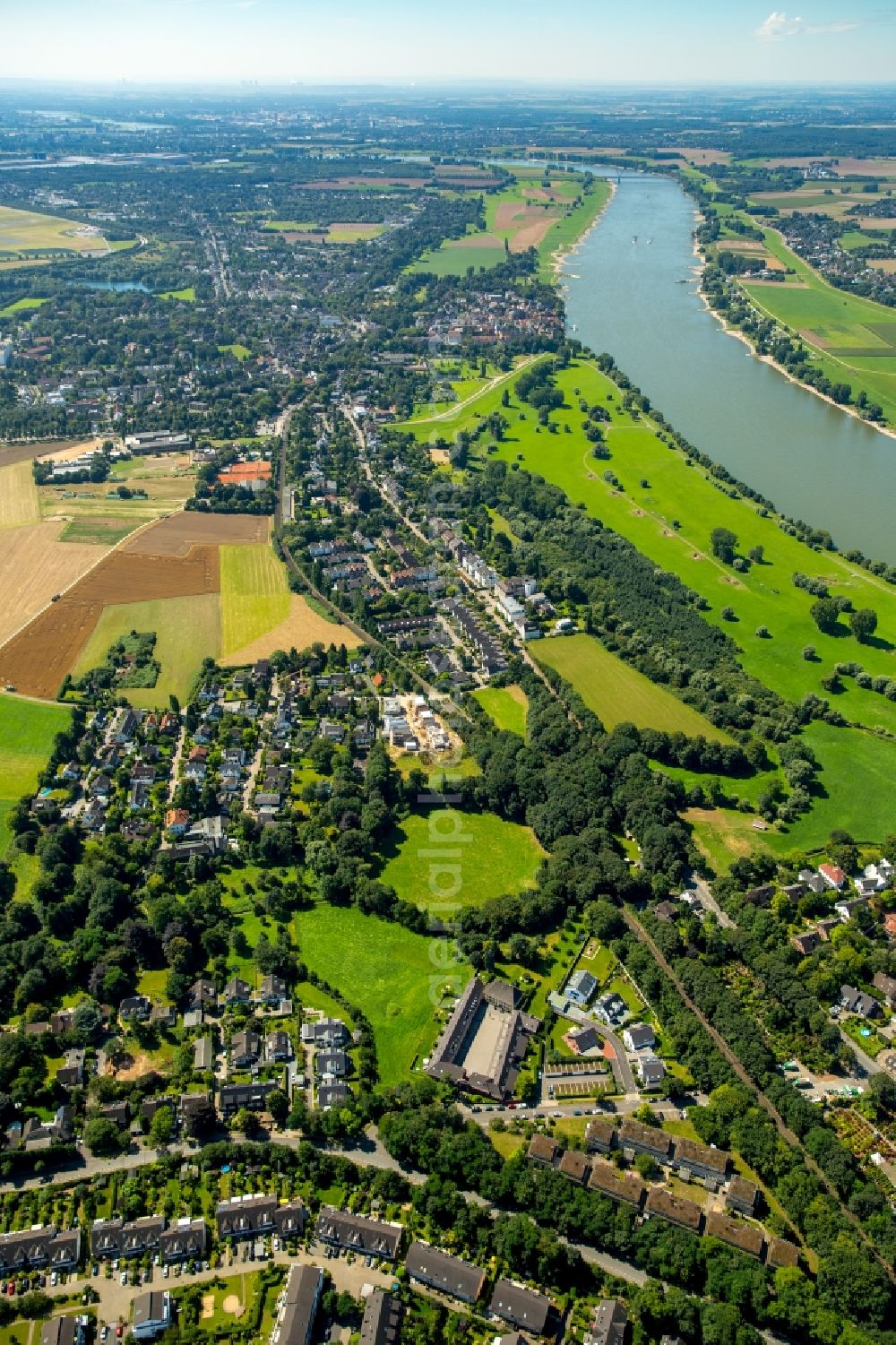 Düsseldorf from above - Districts Wittlaer and Kaiserswerth at the Rhine in Duesseldorf in the state North Rhine-Westphalia