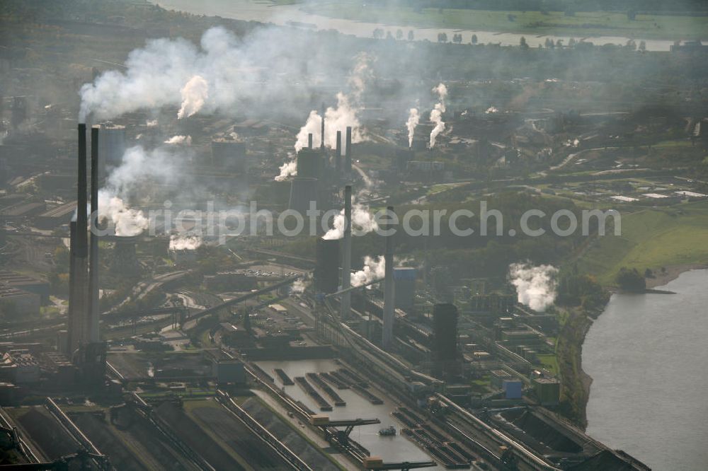 Aerial photograph Duisburg - blick auf das Thyssen Stahlwerk in Duisburg-Bruckhausen. Duisburg steelworks of the Thyssen company.