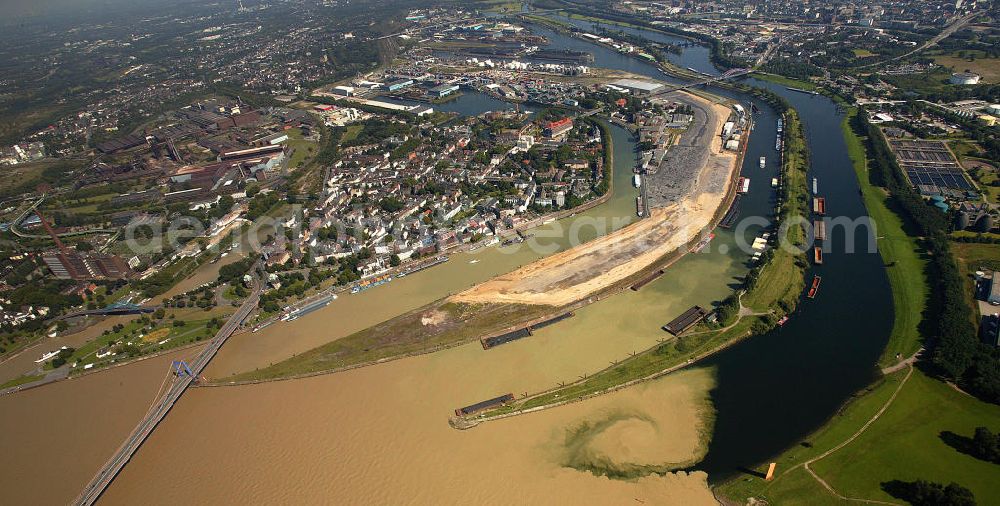 Duisburg from above - Blick auf den Stadtteil Duisburg-Ruhrort bei Hochwasser. Das Hochwasser aus dem Alpenraum erreicht über den Rhein Nordrhein-Westfalen. Auf dem Bild ist deutlich zu erkennen wie sich das braune Rheinwasser an der Mündung der Ruhr bei Duisburg-Ruhrort mit dem sauberen Ruhrwasser mischt. View of the district of Duisburg-Ruhrort at high tide. The flood water from the Alps reached the Rhine of North Rhine-Westphalia. In the picture it is clearly visible how the brown water is mixed at the mouth of the Rhine at Duisburg-Ruhrort with the clean water of the Ruhr.