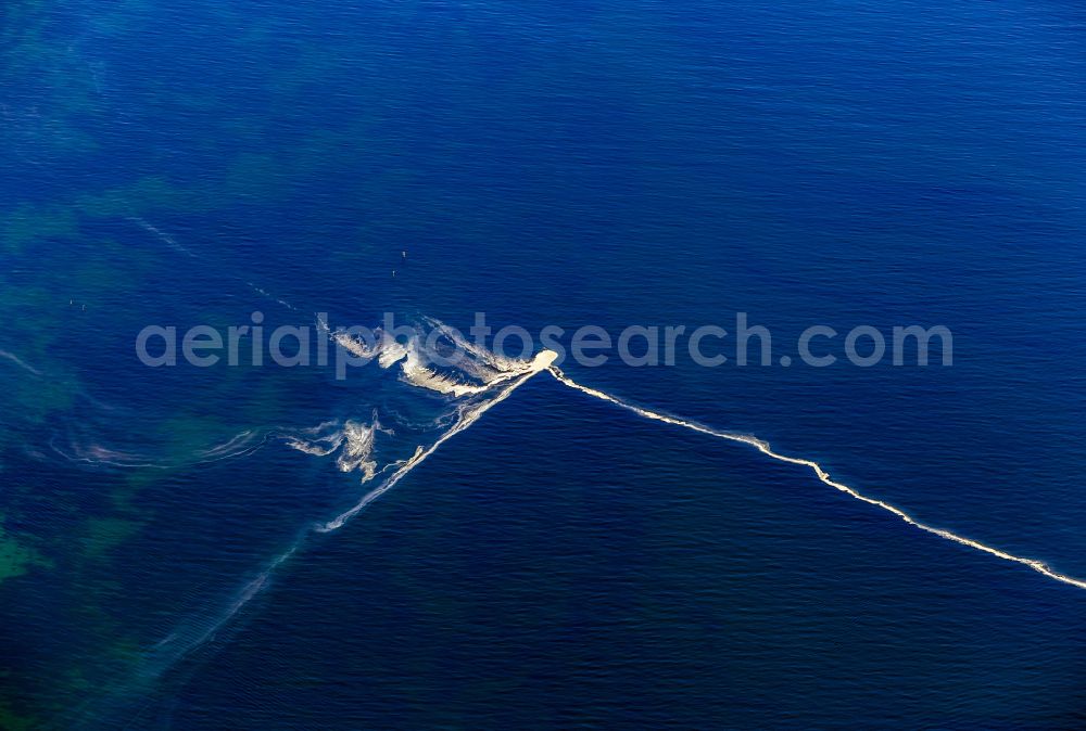 Fehmarn from the bird's eye view: Water surface discolored by pollen and pollen deposits off the south-east coast of the island of Fehmarn in Fehmarn in the state Schleswig-Holstein, Germany