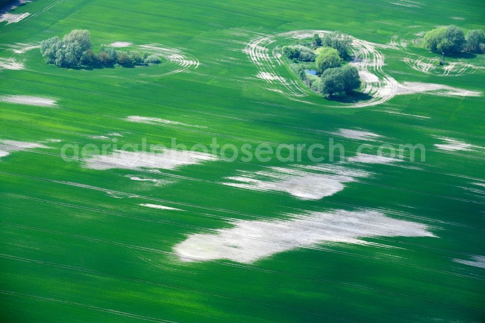 Börnicke from the bird's eye view: Agricultural fields embossed of soil erosion structures in Boernicke in the state Brandenburg, Germany
