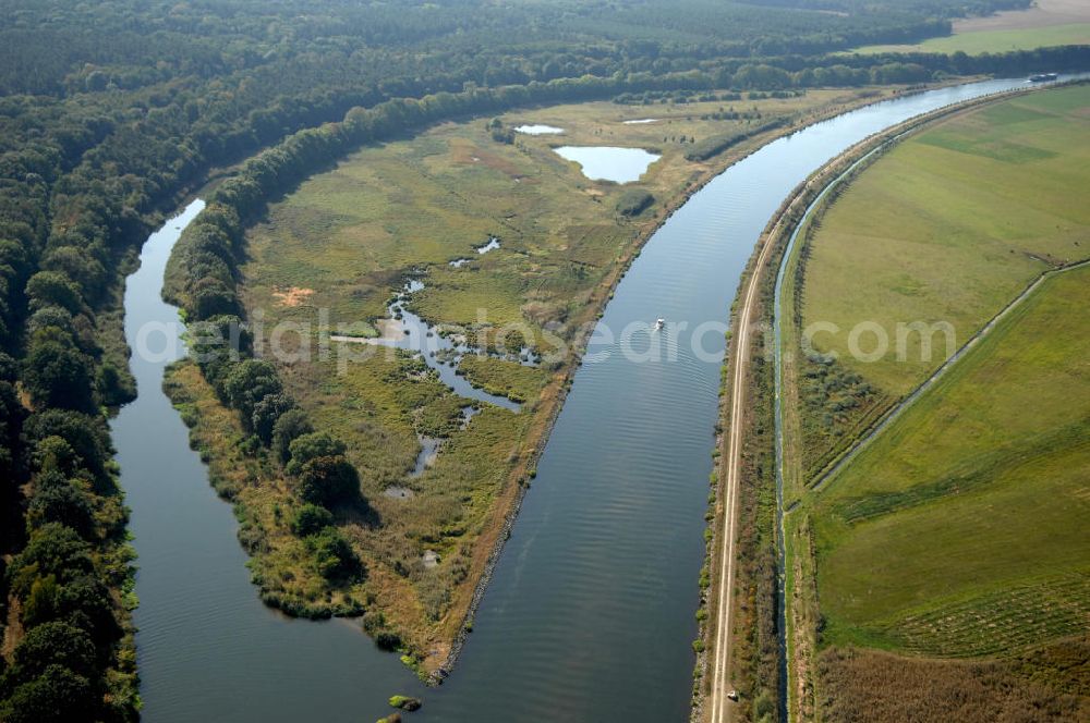 Aerial image Parchau - Blick auf den Durchstich Parchau. Zu DDR-Zeiten enstand eine Insel sowie ein Altarm, durch den Bau eines Durchstich zwischen Parchau und Ihleburg, zur besseren Linienführung. Ein Projekt des WSV: Wasserstraßen-Neubauamt Magdeburg, 39106 Magdeburg, Tel. +49(0)391 535-0, email: wna-magdeburg@wsv.bund.de