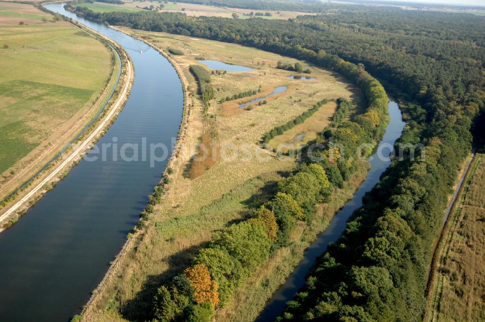 Aerial image Parchau - Blick auf den Durchstich Parchau. Zu DDR-Zeiten enstand eine Insel sowie ein Altarm, durch den Bau eines Durchstich zwischen Parchau und Ihleburg, zur besseren Linienführung. Ein Projekt des WSV: Wasserstraßen-Neubauamt Magdeburg, 39106 Magdeburg, Tel. +49(0)391 535-0, email: wna-magdeburg@wsv.bund.de