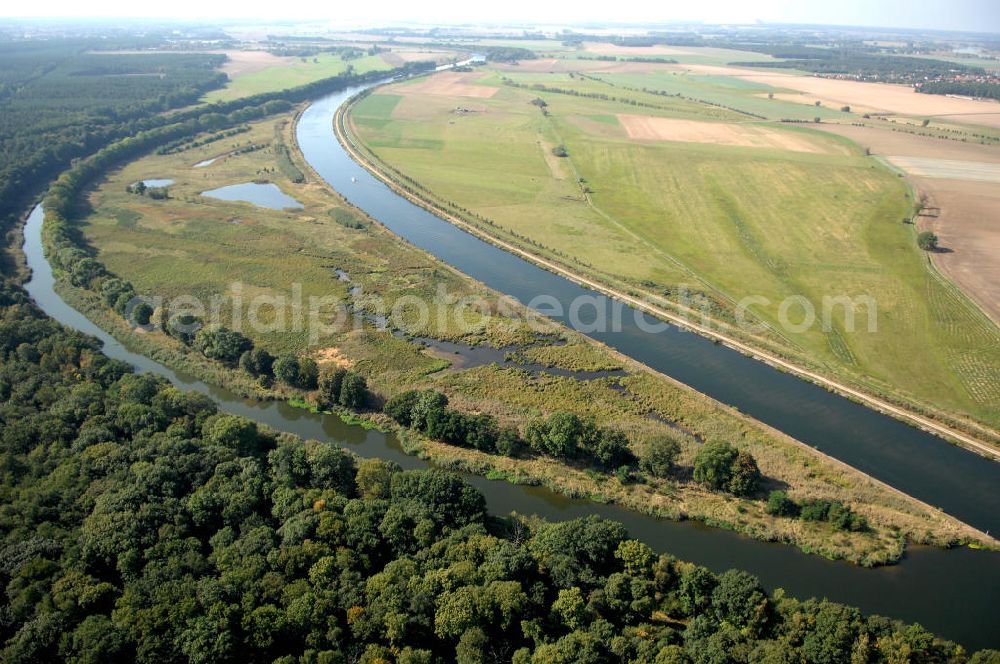 Aerial image Parchau - Blick auf den Durchstich Parchau. Zu DDR-Zeiten enstand eine Insel sowie ein Altarm, durch den Bau eines Durchstich zwischen Parchau und Ihleburg, zur besseren Linienführung. Ein Projekt des WSV: Wasserstraßen-Neubauamt Magdeburg, 39106 Magdeburg, Tel. +49(0)391 535-0, email: wna-magdeburg@wsv.bund.de