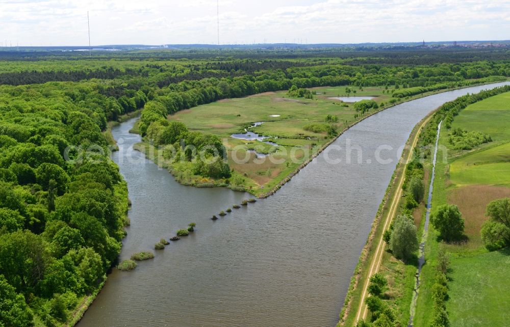 Parchau from the bird's eye view: Avulsion of a maean der and river course of the Elbe-Havel-Canel in Parchau in the state Saxony-Anhalt