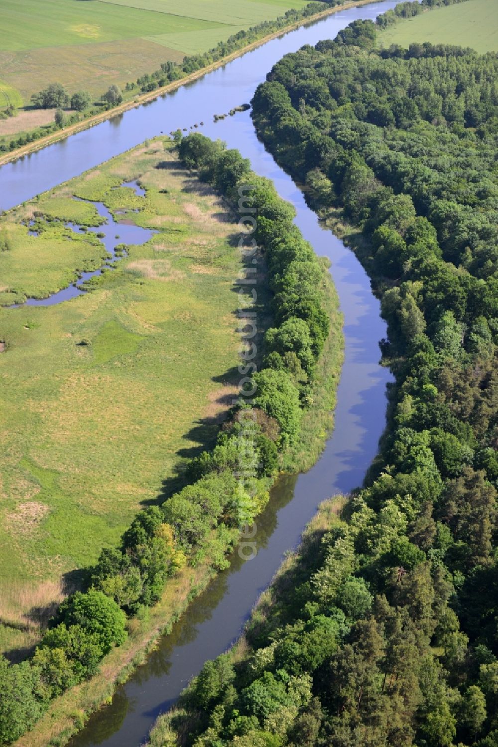 Parchau from the bird's eye view: Avulsion of a maean der and river course of the Elbe-Havel-Canel in Parchau in the state Saxony-Anhalt