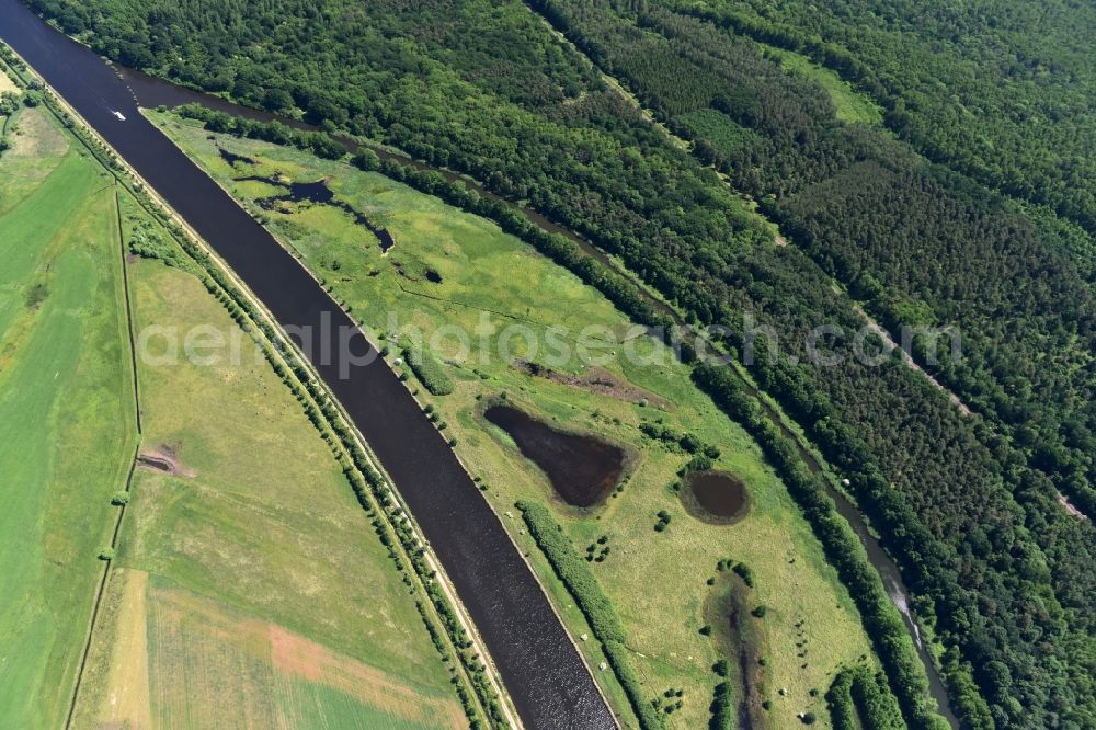 Parchau from the bird's eye view: Avulsion of a maean der and river course of the Elbe-Havel-Canel in Parchau in the state Saxony-Anhalt