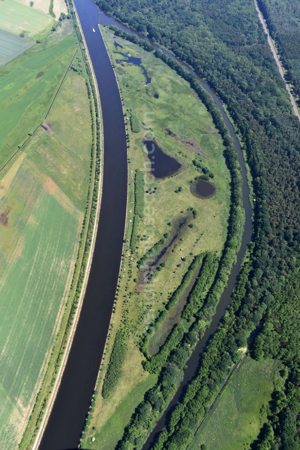 Aerial image Parchau - Avulsion of a maean der and river course of the Elbe-Havel-Canel in Parchau in the state Saxony-Anhalt