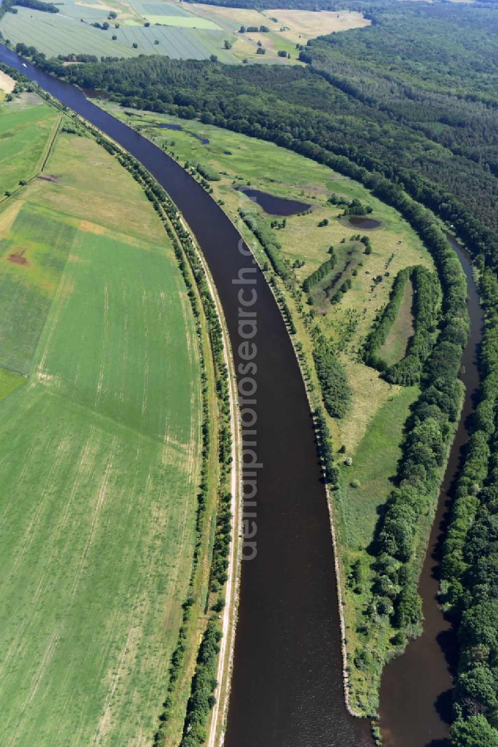 Parchau from the bird's eye view: Avulsion of a maean der and river course of the Elbe-Havel-Canel in Parchau in the state Saxony-Anhalt