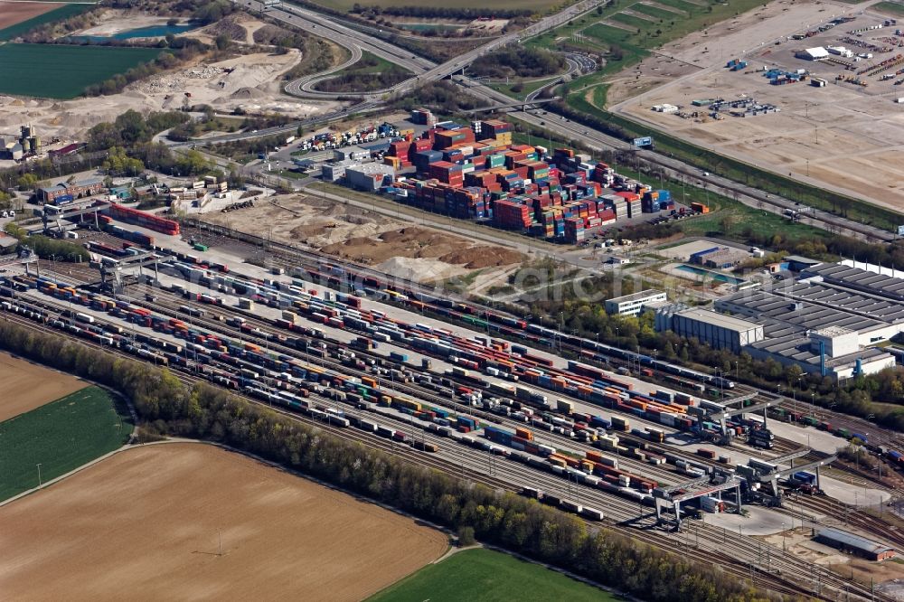 Aerial photograph München - Marshalling yard and freight station of the Deutsche Bahn in Munich in the state Bavaria