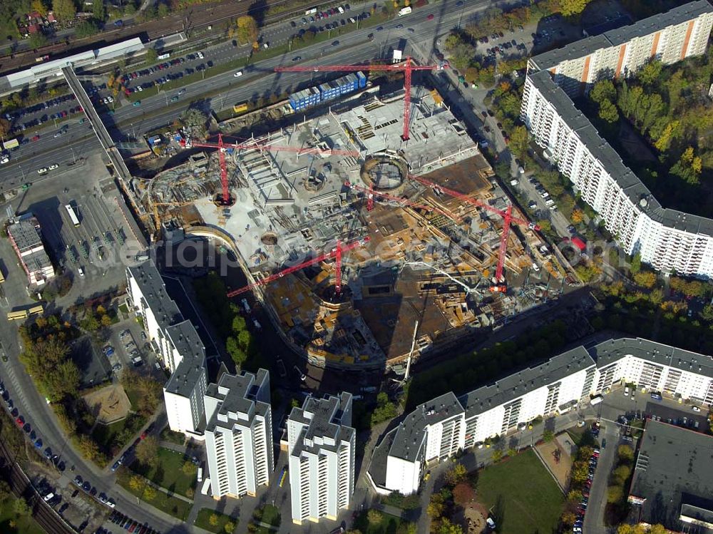 Aerial photograph Berlin - Marzahn - 20.10.2004 Blick auf den Bau der neuen Eastside Gallery an der Märkischen Allee in Berlin-Marzahn.