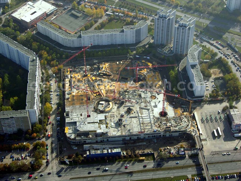 Aerial image Berlin - Marzahn - 20.10.2004 Blick auf den Bau der neuen Eastside Gallery an der Märkischen Allee in Berlin-Marzahn.